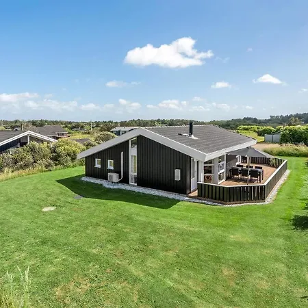 3 Bedroom Stunning In Hjorring Holiday home *